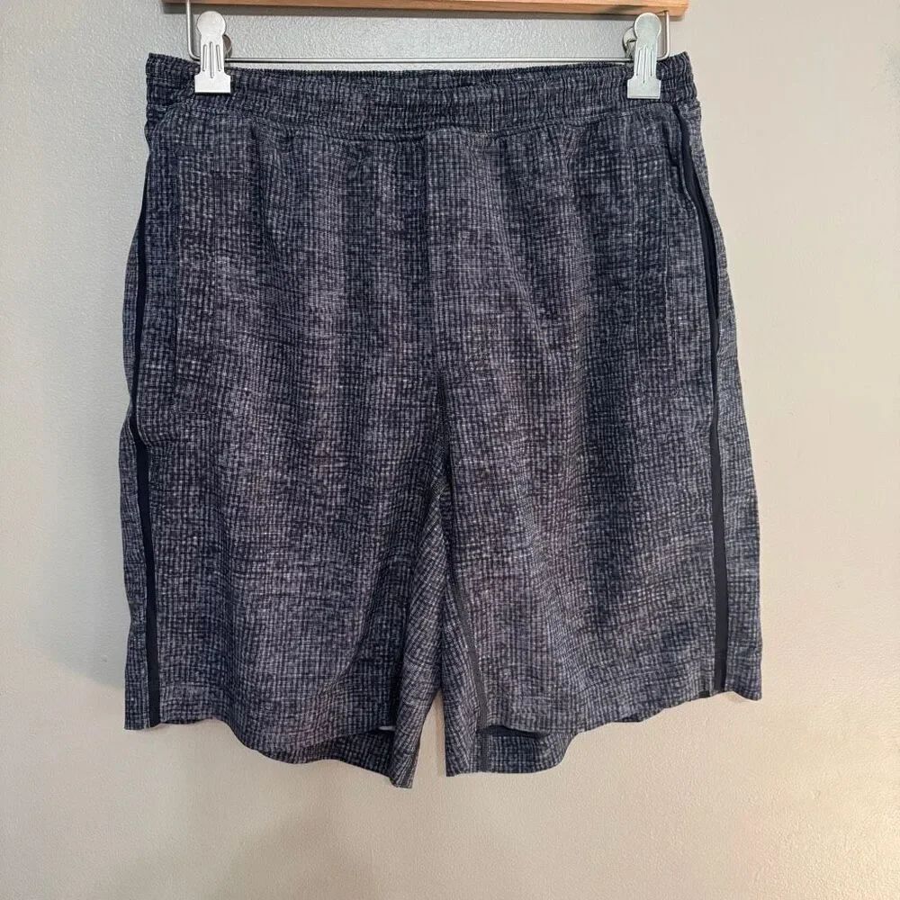 Lululemon Pace Breaker Short 9" men’s medium black and white